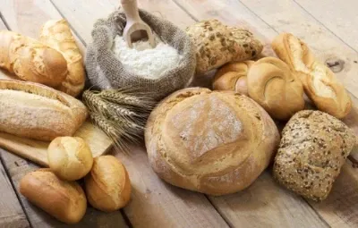 alimentos que contêm glúten sobre a mesa