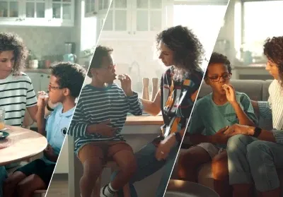 cenas de uma mãe oferecendo Enterogermina ao seu filho em diferentes cômodos da casa.