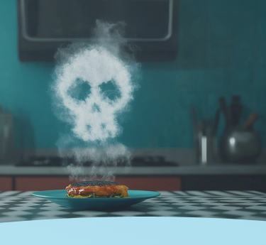 O vapor de um prato forma uma caveira sobre um balcão de cozinha.